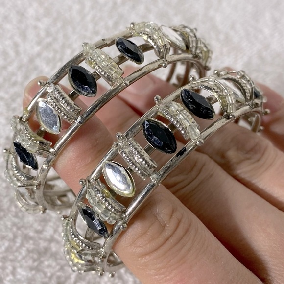 Vintage Elegant Silver and Black Metal Bracelet Set - Picture 6 of 9